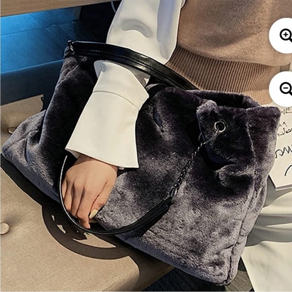 EXPRESSIONS NYC black faux fur broome st chain tote bag - Picture 2 of 7